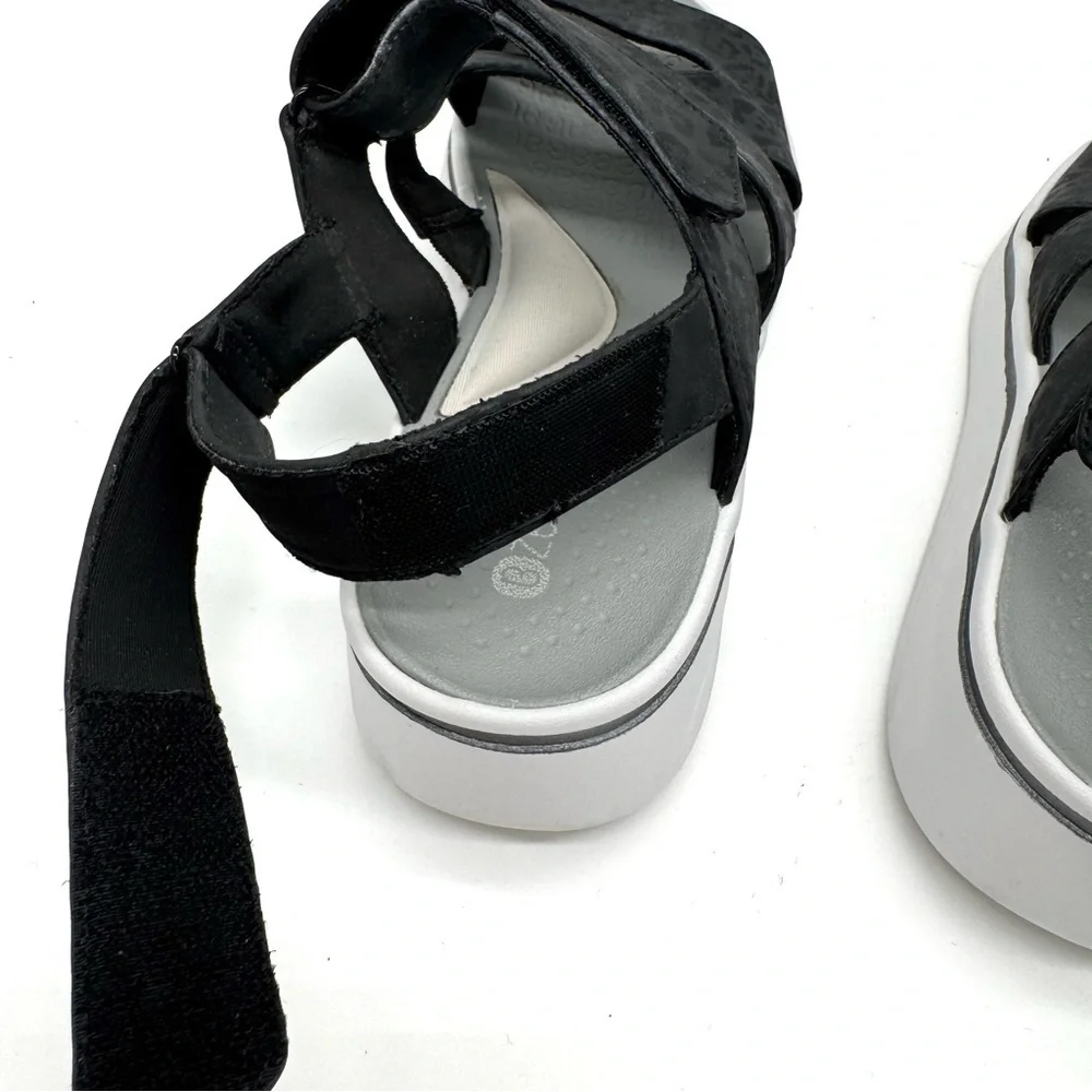 BZees traveler Comfort Sandal Black tonal animal print
